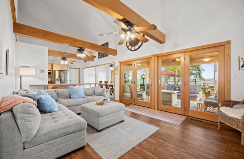 Darwin Cabin | Dock Days-Cozy Nights on the Lake