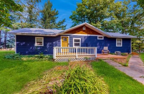 Deerwood House | Dock & Fire Pit: 'Lakeside Solitude' in Deerwood!