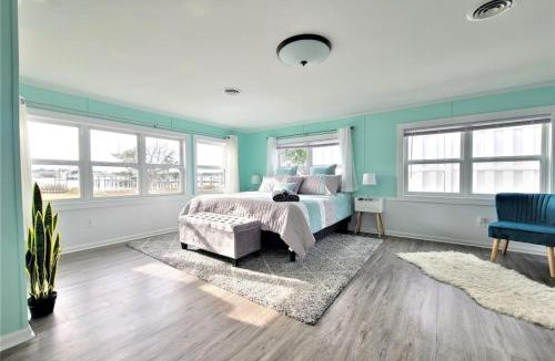 Crystal Coast House | Dock House, Close to Camp Lejeune, water access, DOCK, king bed