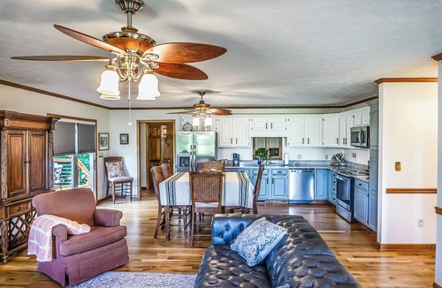 Elizabethton House | Dock! Riverfront Angler's Oasis in Elizabethton