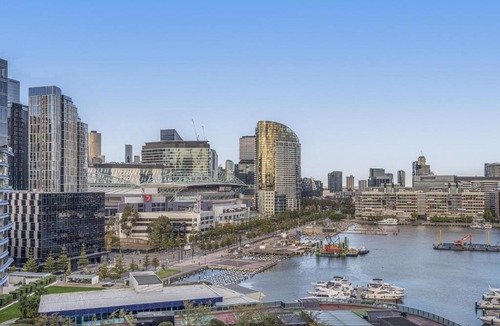 Docklands Apartment | Docklands Waterfront Elegance with Cityscape Views