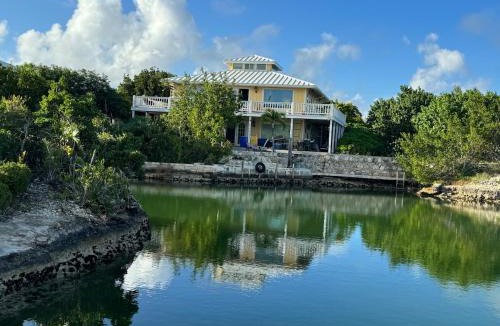 Discovery Bay Apartment | Dockside 1B in Providenciales 7min from Airport