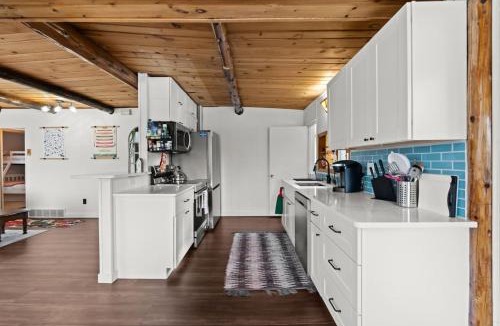 Hamburg Township House | Dockside Daydream, 25 mins to Michigan Wolverines