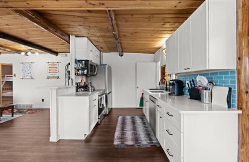 Hamburg Township House | Dockside Daydream, 25 mins to Michigan Wolverines