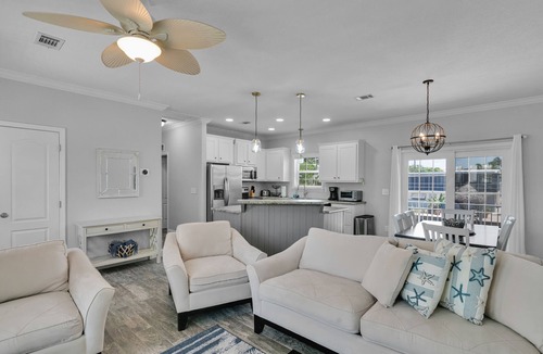 Islamorada House | Dockside Daydream: Where ocean breezes meet unforgettable Keys adventures