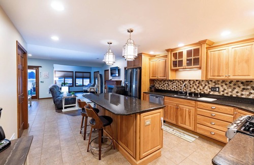 Bristol House | Dockside Daze | Lakefront + Hot Tub | Sleeps 12, Stellar Sunsets