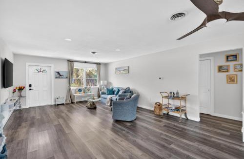 Englewood South House | Dockside Delight Waterfront Gulf Access 4 mins to Beach