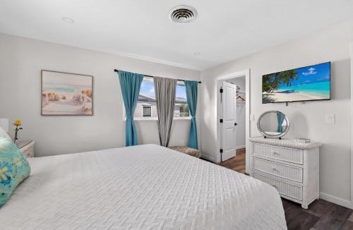Englewood South House | Dockside Delight Waterfront Gulf Access 4 mins to Beach