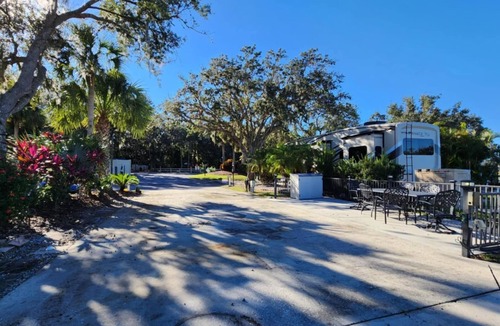 River Ranch RV Rental | Dockside Dreams Waterfront RV Lot River Ranch! 433