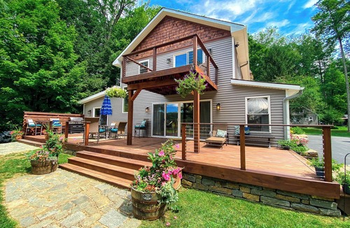 Fort Ann House | Dockside Estate- Spacious 2-home Estate, Hot Tubs, Lake Access, Gameroom