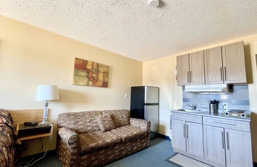 Cold Lake Hotel | Dockside Inn