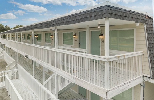 Deltaville House | Dockside Inn