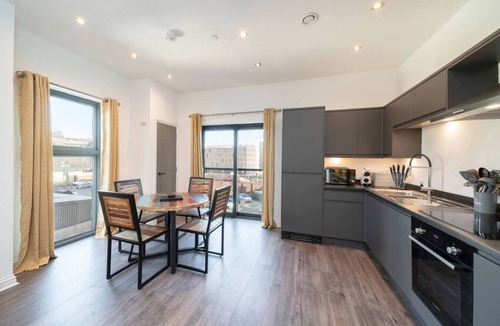 Dundee Apartment | Dockside: Quay Views, City Vibes