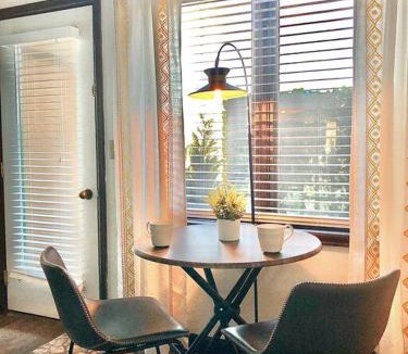 Granby Apartment | DOCO Rocky Mountain Vacation Rental-King Room with Resort Amenities