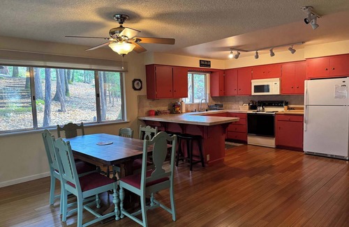 Twain Harte House | Doe’s Den – Cozy Lake-Access Retreat in Twain Harte 🏡🌲