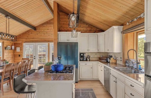 The Dalles House | Dog-friendly, 2-level gorge view home with hot tub, lovely deck, central AC, W&D