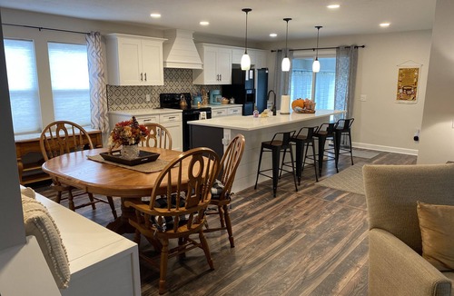 Mentor House | Dog Friendly 3B/3.5Bath, close to wineries, Lake Erie, parks, beaches and more!