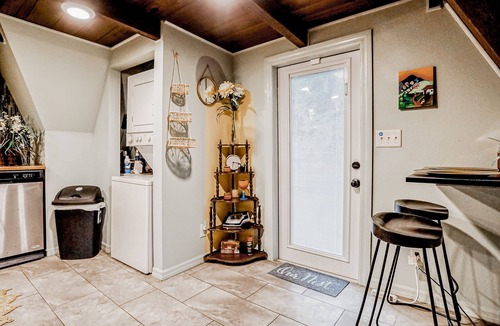 Terrace Park House | Dog-friendly A-frame with garden patio - walk to Busch Gardens