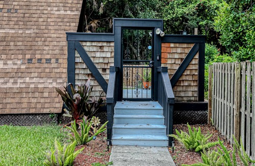 Terrace Park House | Dog-friendly A-frame with garden patio - walk to Busch Gardens