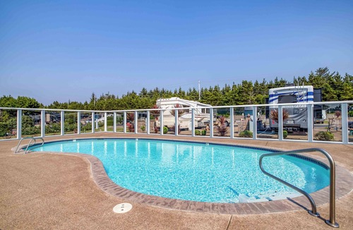 Agate Beach RV Rental | Dog Friendly, Available with 50AMP, 30AMP, Water and Sewer hook up's, WiFi