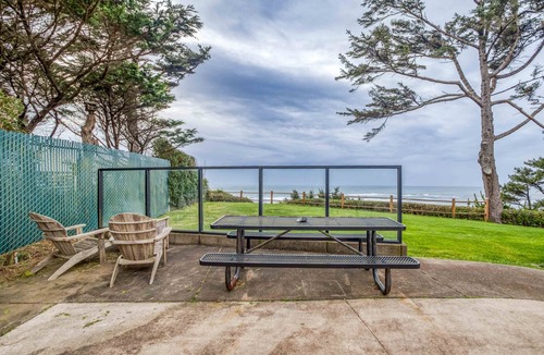 Agate Beach RV Rental | Dog Friendly, Available with 50AMP, 30AMP, Water and Sewer hook up's, WiFi