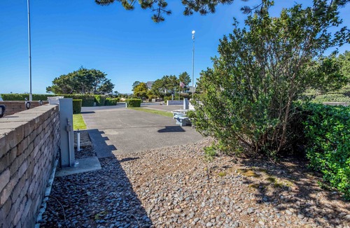 Agate Beach RV Rental | Dog Friendly, Available with 50AMP, 30AMP, Water and Sewer hook up's, WiFi