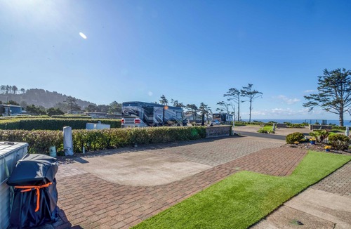 Agate Beach RV Rental | Dog Friendly, Available with 50AMP, 30AMP, Water and Sewer hook up's, WiFi