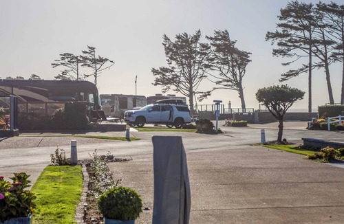 Agate Beach RV Rental | Dog Friendly, Available with 50AMP, 30AMP, Water and Sewer hook up's, WiFi
