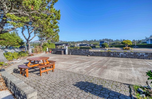 Agate Beach RV Rental | Dog Friendly, Available with 50AMP, 30AMP, Water and Sewer hook up's, WiFi