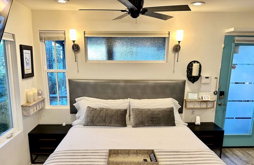 San Leon Cottage | Dog-friendly bay view cottage with an outdoor kitchen, washer/dryer, & AC