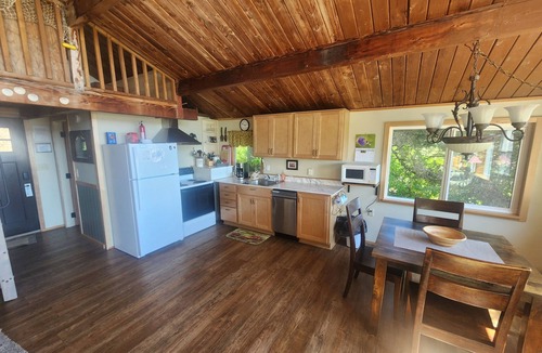 Copalis Beach House | Dog-friendly beachfront cabin with ocean views & private path to beach