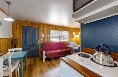 Downtown Cannon Beach House | Dog-Friendly Beach Condo with Free WiFi - Close to Beach