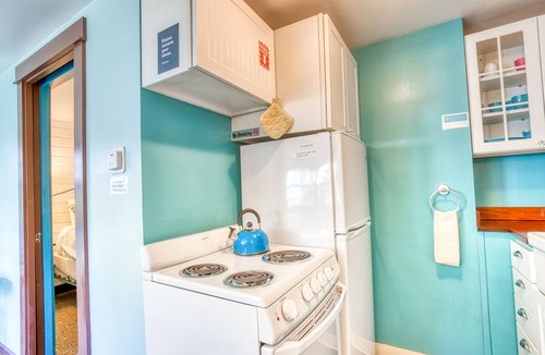 Downtown Cannon Beach Cottage | Dog-Friendly Beach Cottage with Free WiFi - a Block from Beach
