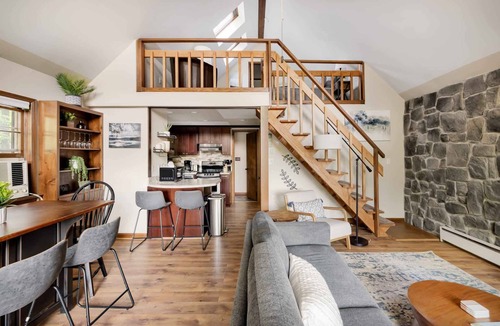 Berkeley Springs Ski Chalet | Dog-Friendly Chalet w/Hot Tub, Fire Pit & Deck