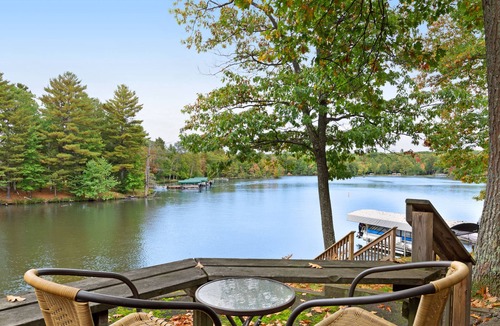 Eagle River Cottage | Dog-friendly cabin w/private deck, shared tennis court & dock on Voyageur Lake!