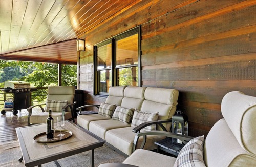 McCaysville Cabin | Dog Friendly Cabin w/Amenities Galore! Frisbee Golf - Gym - Ping Pong - Creek