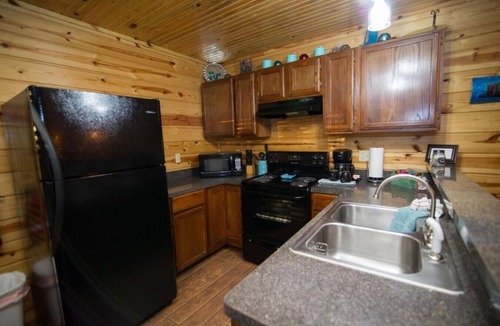 Hochatown Cabin | Dog-Friendly Cabin w/Hot Tub in Heart of Hochatown