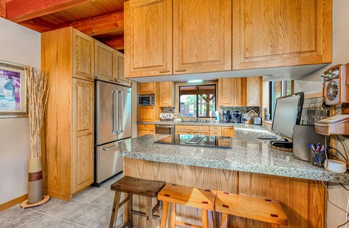 Ronald Cabin | Dog-friendly cabin with hot tub, W/D, woodstove, & porch - RVs and trailers OK