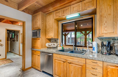 Ronald Cabin | Dog-friendly cabin with hot tub, W/D, woodstove, & porch - RVs and trailers OK