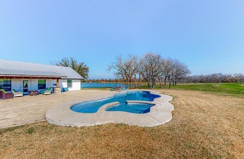 Cameron House | Dog-Friendly Cameron Home w/Pond + Poolside Patio