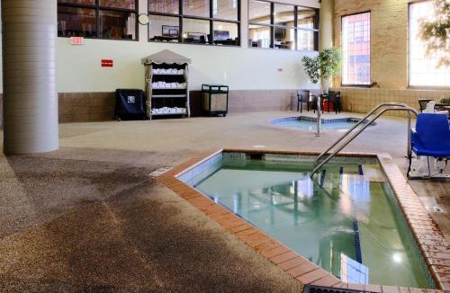 Canal Park House | Dog-Friendly Canal Park Condo Hot Tub Pool