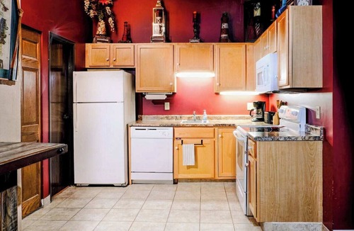 Canal Park Condo | Dog-Friendly Canal Park Condo| Hot Tub| Pool