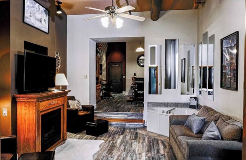 Canal Park Condo | Dog-Friendly Canal Park Condo| Hot Tub| Pool