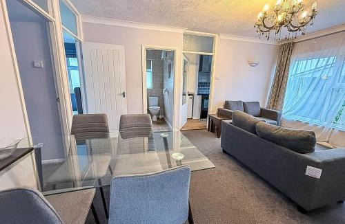 Oulton Broad Ski Chalet | Dog Friendly Chalet With Outdoor Seating At Broadland Park And Marina Ref 12050B
