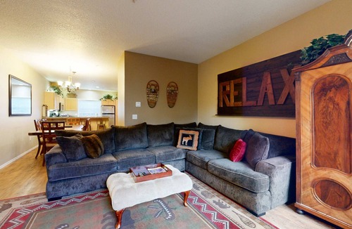 Government Camp Condo | Dog-Friendly Condo with Great Kitchen, Pool & Hot Tub - Close to Skiing