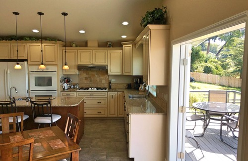 Clinton House | Dog friendly, community beach, tennis, hot tub, view!