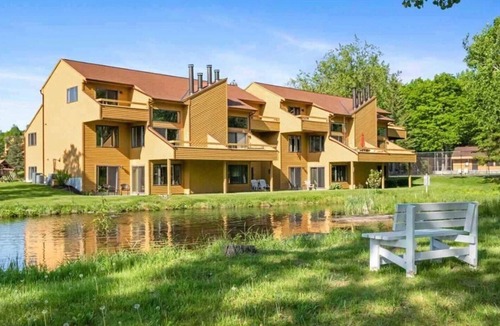 Harbor Springs Condo | DOG Friendly Condo w/POOLS (1 Mile from Ski Hill)