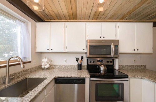 Fraser Condo | Dog-friendly condo close to Winter Park shuttle with pool, hot tub, tennis, gym