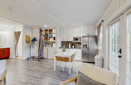 South Seminole Heights Cottage | Dog-friendly cottage near downtown Tampa & attractions with central AC & W/D