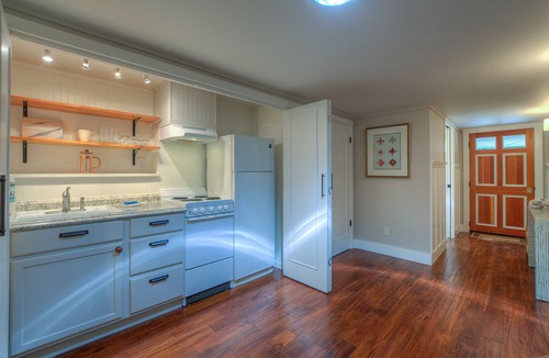 Eastsound Cottage | Dog-Friendly Cottage with hot tub, kayaks, e-bike
